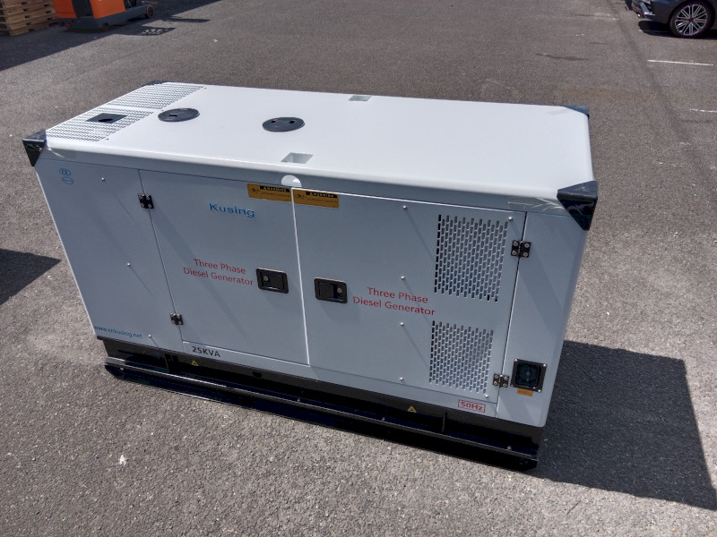 25kVA Isuzu Powered Diesel Generator 34.8 Amps / Phase 415V 