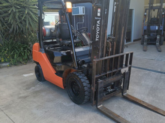 2.5 ton Toyota container mast and side shift 