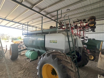 2014 Simplicity 13000L Air Seeder