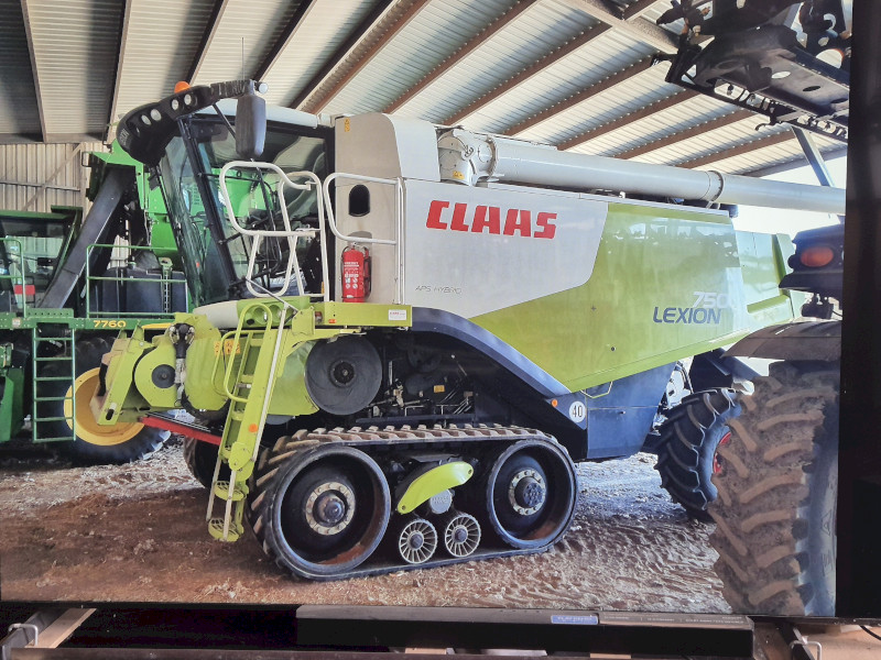 2011 Claas Lexion 750 Header on Tracks with 2011 Honey Bee Front