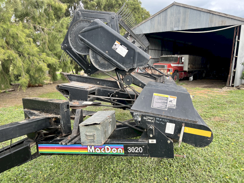 MacDon 3020 Windrower