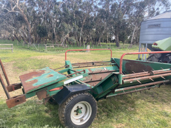 True line TwinBale Feeder