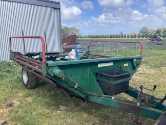 True line TwinBale Feeder