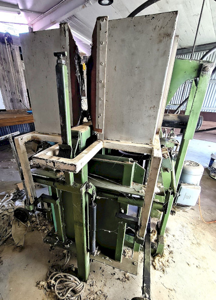LISTER DELTA WOOL PRESS SELF PINNING WOOL PRESS SHEARING SHED LISTER DELTA HYDRAULIC BALE PRESS