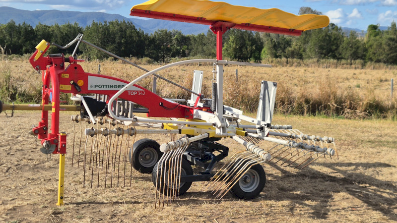 Pottinger Top 342 Hay Rake