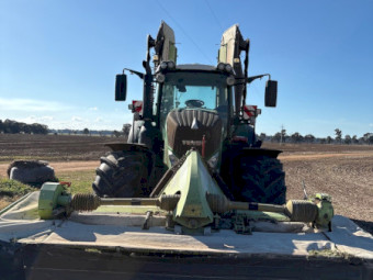 2019 Fendt 828 Vario and Claas Triple mowers