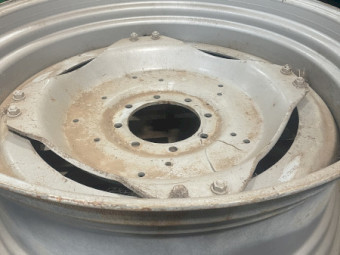 Rear Tractor Rims DWL 18x42 Qty 2