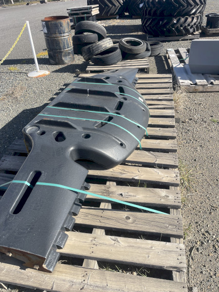 Steiger Front Weight Bracket