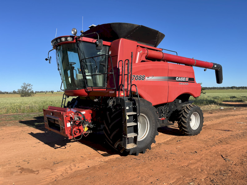2011 Case IH 7088 Header