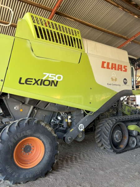 2011 Claas 750TT Header with Front and Trailer