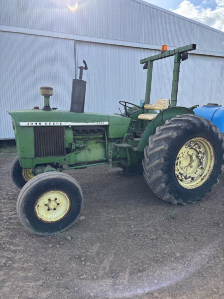 John Deere 2130
