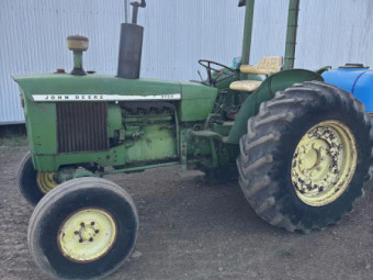 John Deere 2130