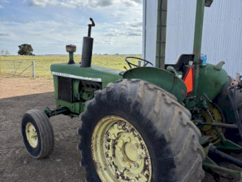 John Deere 2130
