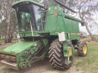 John Deere 9600 Header with Fronts and Trailer