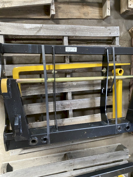Challenge Pallet Forks Essential Series 125MCPF 2500kg 1040mm Spikes AUS Hitch