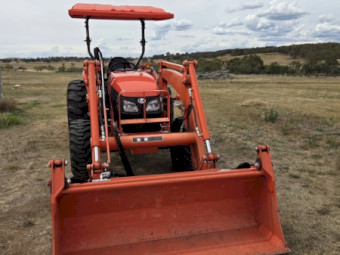 2025 Kubota MX5200 HST Tractor & Attachments