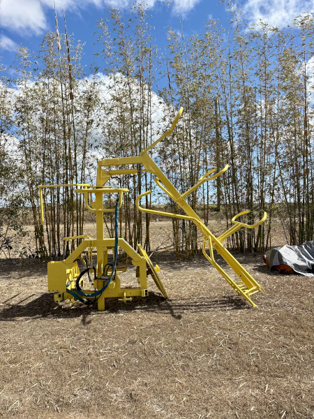 Crendon Machinery NetWizz Hi-Lift Mast Netting Machine