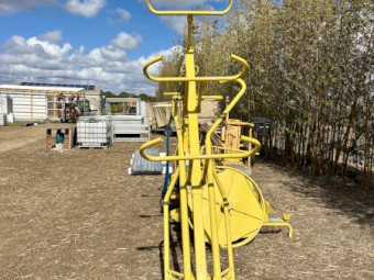 Crendon Machinery NetWizz Hi-Lift Mast Netting Machine