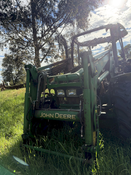 John Deere Tractor JD5720 with 551 FEL. - Wreck