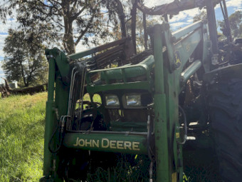 John Deere Tractor JD5720 with 551 FEL. - Wreck