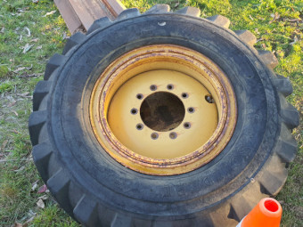 CATERPILLAR GRADER TYRE & RIM