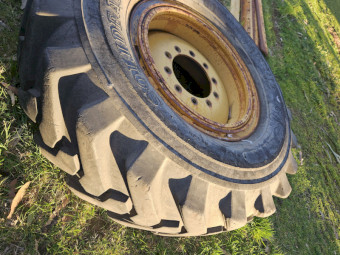 CATERPILLAR GRADER TYRE & RIM