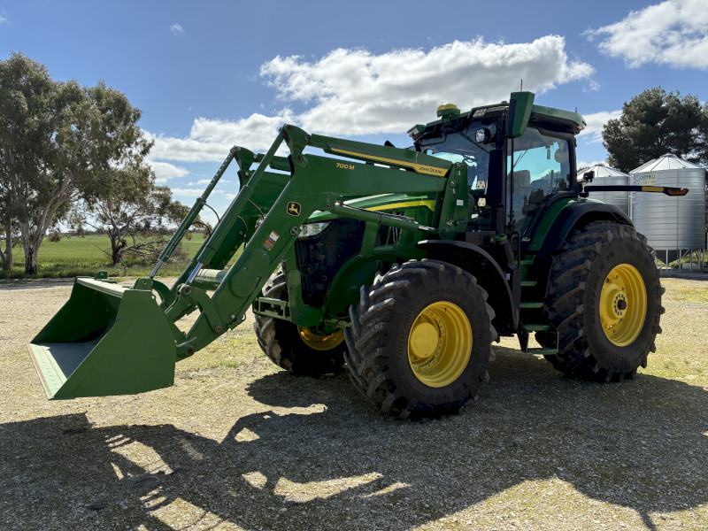 John Deere 7R 210 Signature Edition Tractor with 700M Loader