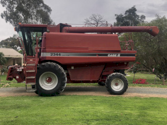 2000 Case IH 2344 Header with Front