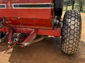 International 5700 Air Cart + PJ Green Small Seeds Box and Hoses