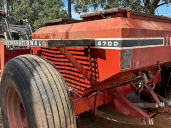International 5700 Air Cart + PJ Green Small Seeds Box and Hoses