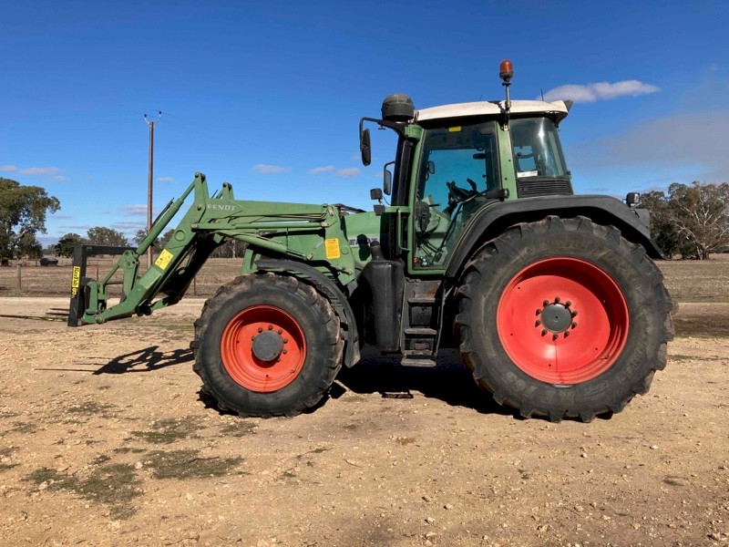 2004 Fendt 818 Vario Tractor with Loader