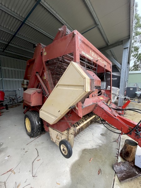New Holland 851 Round Baler