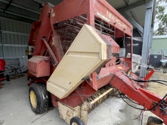 New Holland 851 Round Baler
