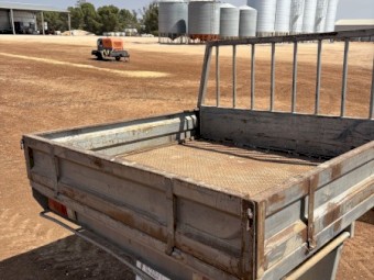 Dual cab ute tray