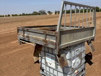 Dual cab ute tray