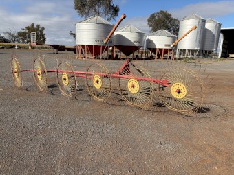 Linkage Hay Rake
