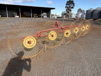Linkage Hay Rake