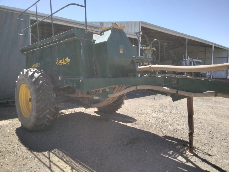 Air Seeder With Versatile Bar and Simplicity Box