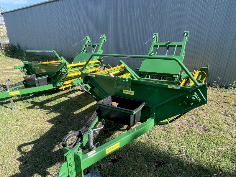 Trailing round bale feeder Elsworth