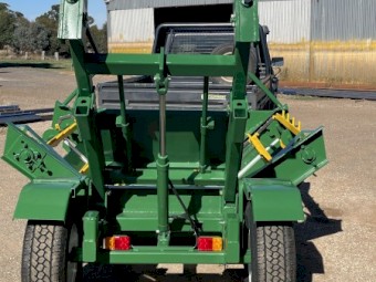 Trailing round bale feeder Elsworth