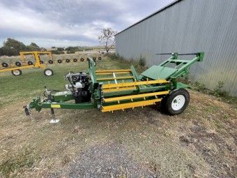Trailing round bale feeder Elsworth