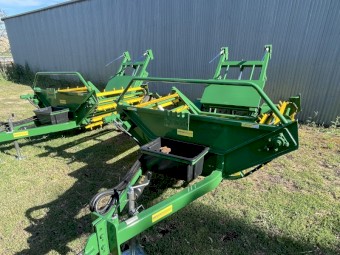 Trailing round bale feeder Elsworth