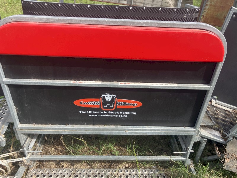 2021 Combi Clamp Sheep Handler