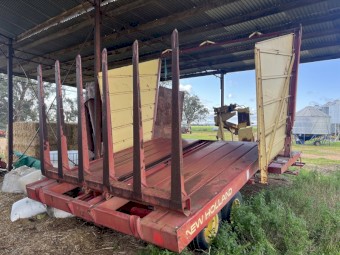 New Holland Stackliner 1038 Bale wagon