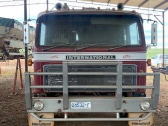 International ACCO 1950C Tray Truck