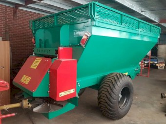 Sammut 10 Ton Spreader with hungry boards