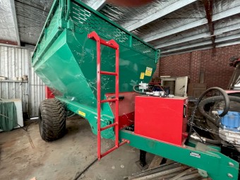 Sammut 10 Ton Spreader with hungry boards