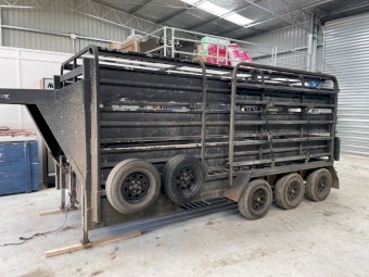 stock trailer goose neck
