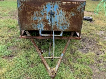 twin bin trailing sheep feeder