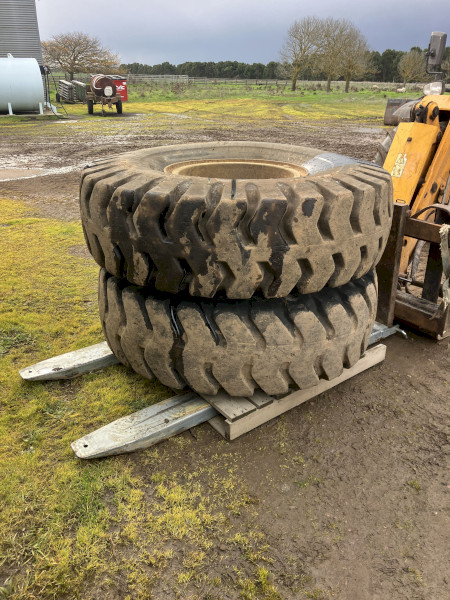18.0x25 tyres  